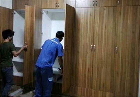 左右手家具安裝按照標準完成家具安裝，和業(yè)主一起驗收。
