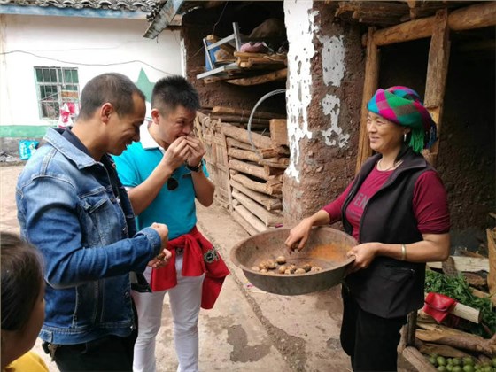 大涼山熱情樸實(shí)的學(xué)生家長(cháng)
