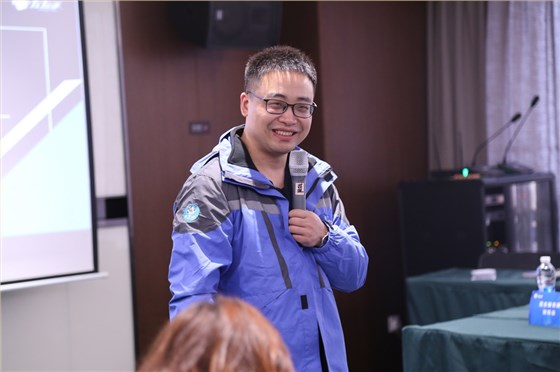 左右手市場(chǎng)總監吳總