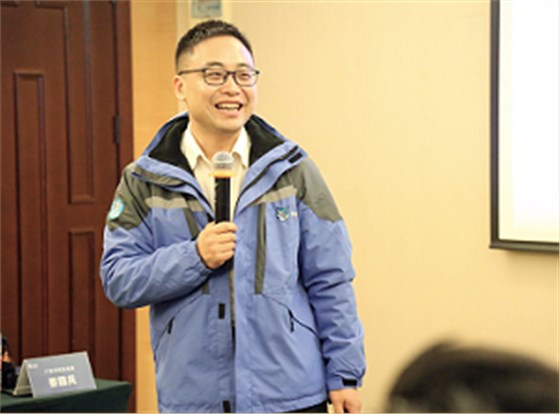 左右手市場(chǎng)總監吳總