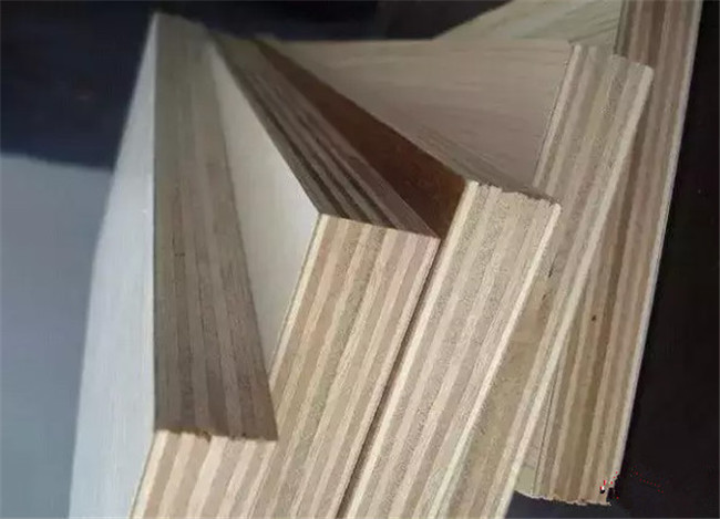 左右手家居安裝師傅告訴你，做衣柜應該用什么板材？