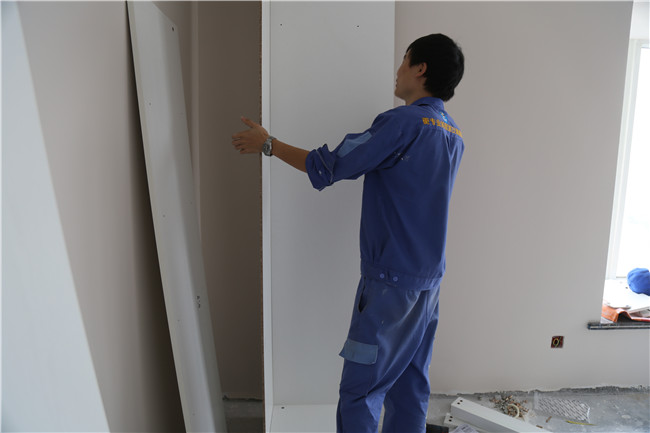 左右手家具安裝師傅的經(jīng)驗之談，整體櫥柜應該這樣裝