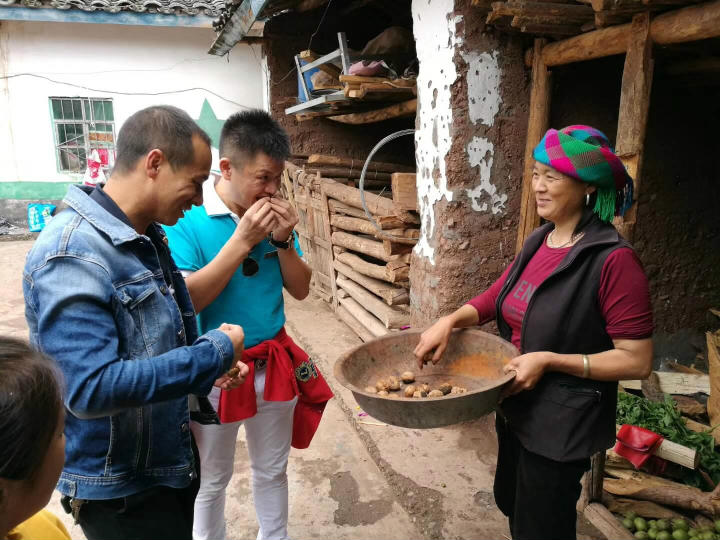 大涼山熱情樸實(shí)的學(xué)生家長(cháng)