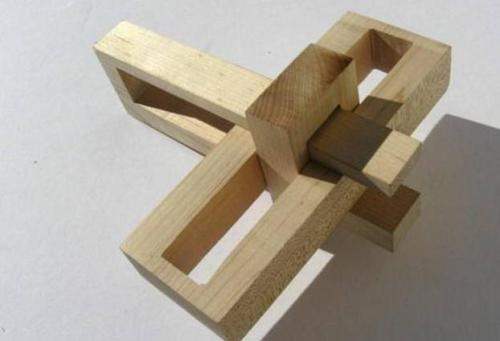 作為紅木家具的靈魂，榫卯的優(yōu)勢及保養維護