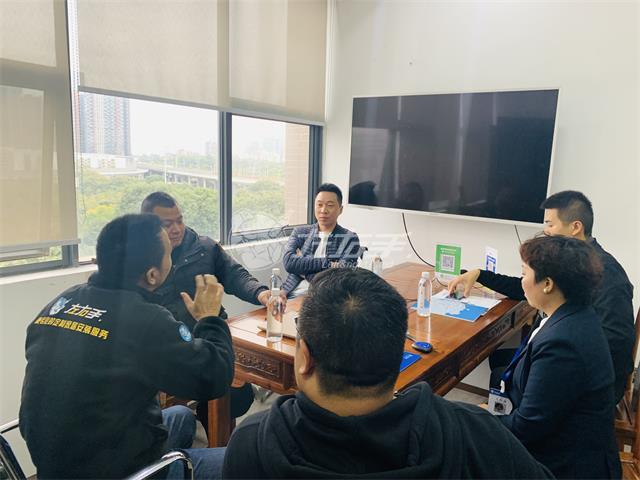 左右手客戶(hù)來(lái)總部了解