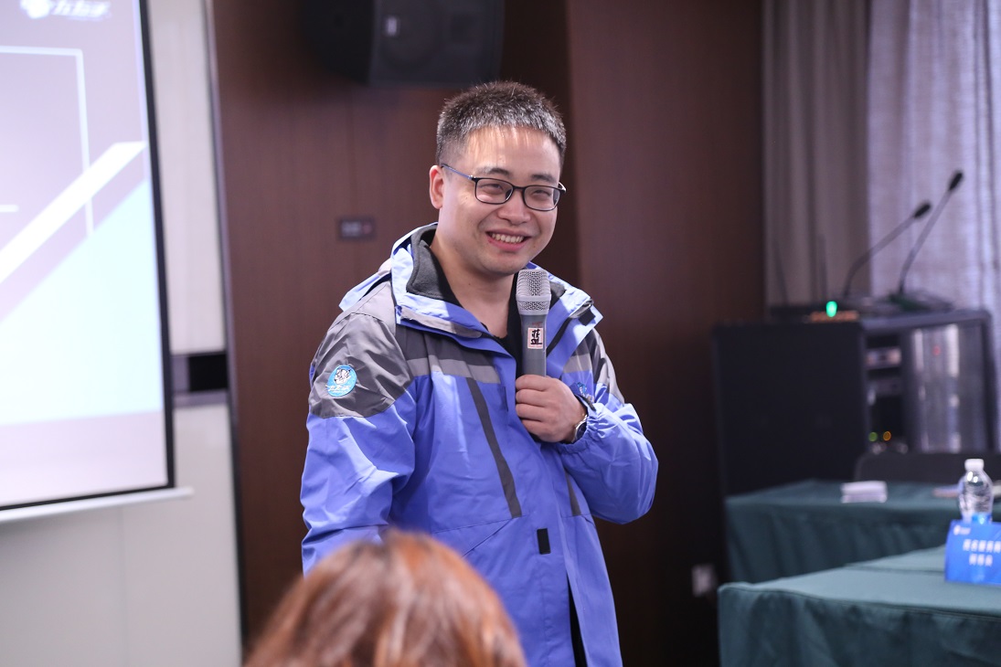 左右手市場(chǎng)總監吳總